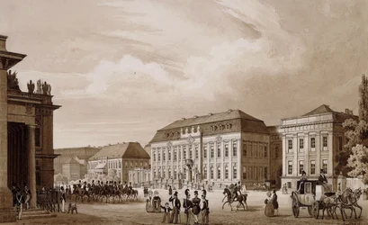 Unter den Linden, Berlín. Pohled z Neue Wache směrem na Kronprinzenpalais s Prinzessinenpalais napravo a Kommandatur nalevo,
