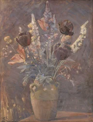 Hliněná váza s tulipány a jinými květinami
