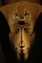 Kolosální socha Achnatona, Amenhotep IV, Egyptské muzeum, Káhira, Nová říše, Faraon, 2001 (foto)