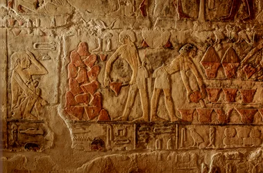 Stará egyptská říše; Egypt; Sakkára, hrobka dvou bratrů, pečení chleba, žár komína...