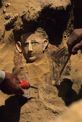 Mumie dospělého muže, Bahariya, řecko-římské období, 2002 (foto)