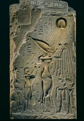 Reliéf Achnatona pod Atonem, balustráda, Amenhotep IV. Jako faraon je Achnaton..., 2009 (foto)