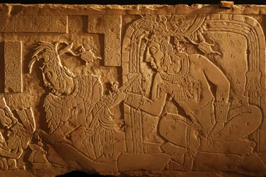 Chrám 21, trůnní lavice, řezba krále Achala Mo Naba, Palenque, Mexiko, 2005 (foto)