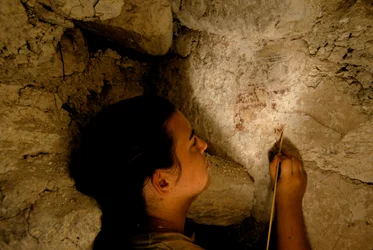 Teotihuacanský bojovník, nástěnná malba, Sufricaya, Holmul, Guatemala, Mayové, Francisco Estradabelli, 2008 (foto)