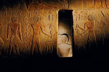 Hrobka Ti; Egypt; archeologie; Stará říše; Sakkára, komora Serdab