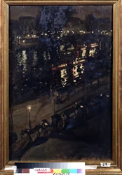 Paříž v noci (Paris at Night). Pohled na nábřeží Seiny s koňským povozem a světla města odrážející se na hladině vody. Obraz Konstantina Alexejeviče Korovina (Constantin Korovin) (1861-1939), olej na plátně, ruské umění