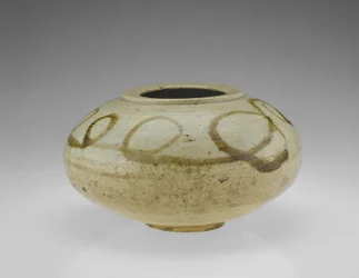 Dóza s motivem draka, provincie Hwanghaedo, období Choson, 2. polovina 17. století (porcelán s železným zdobením pod průhlednou glazurou)