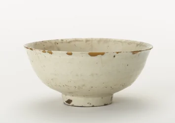 Čajová mísa (koraijawan), konec 16.-začátek 17. století (porcelán s průhlednou glazurou, opravy zlatého laku)