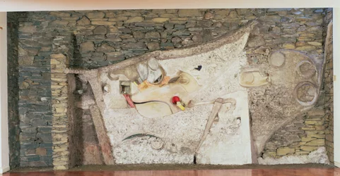 Nástěnný reliéf "Merzbarn".