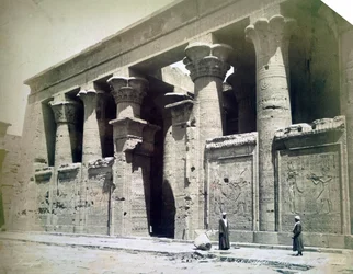Průčelí chrámu, Edfu, Egypt, 19. století