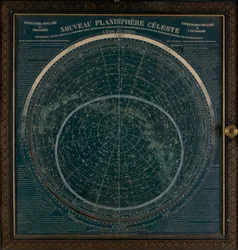 Planisféra tištěná bílou barvou na tmavě modrém pozadí, kolem roku 1900 (karton, zlacení)