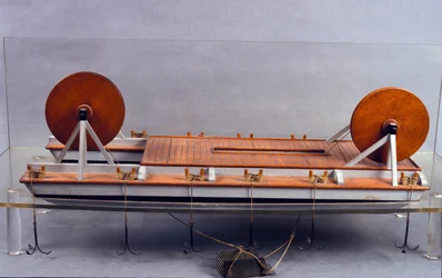 Říční bagr, model Leonarda de Vinci (Leonardo da Vinci) (1452 - 1519). Muzeum vědy a techniky, Milán.