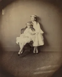 Julia a Ethel Arnold, 1872.