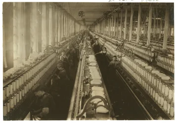 Děti pracující v přádelně v Cornell Mill, Fall River, Massachusetts, 1912