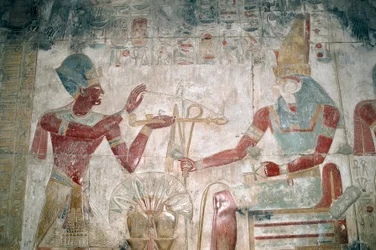Egypt, Abydos, chrám faraona Setiho I., kaple Osiris. Detail, malovaný reliéf, Nová říše, Dynastie XIX
