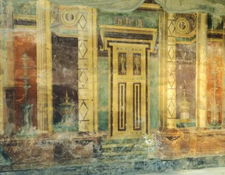 Itálie, Kampánie, Oplonti, archeologická oblast Torre Annunziata, římská vila Poppaea, velký sál, freska se sloupy ve druhém pompejském stylu