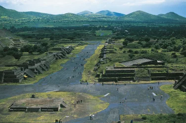 Mexiko, povodí Mexika, Mexico City, Teotihuacan (město bohů), měsíční pyramida a Avenue of Dead