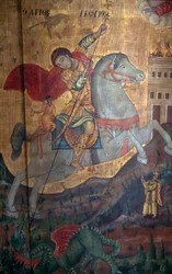 St George and Dragon, detail dřevěného panelu v kostele Agia Paraskevi, Anisaraki, Kréta, Řecko (foto)