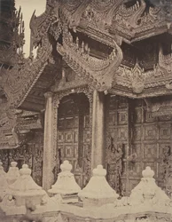 Amerapoora: Brána Pyathat na východě Maha-too-lo-Bounghian Kyoung