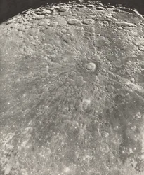 Lunární fotografické záření Tycha – vzestupná fáze