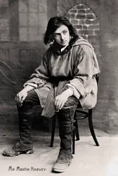 John Martin-Harvey 1863-1944, anglický herec, začátek 20. století.