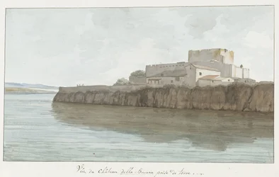 Gezicht op kasteel van Brucoli, „La Bruca“ Pohled na hrad della Brucca pořízený ze země (název na objektu) Cesty po Itálii, Sicílii a Maltě - 1778 (název série)