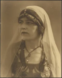 [Portrét dívky Nautch]