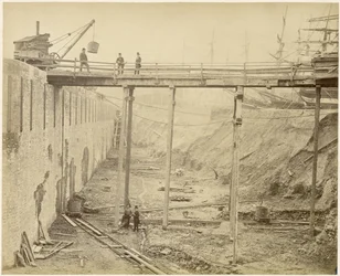 Výstavba rozšířené Limehouse Basin, Londýn, květen 1869