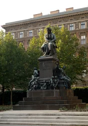 Památník na poctu německému skladateli Ludwigu van Beethovenovi (1770-1827) vyrobený Kasparem von Zumbuschem (1830-1915). Vídeň, Rakousko