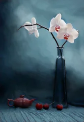 Orchideje, čaj a třešně