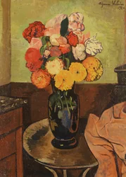 Váza s květinami na kulatém stole, 1920