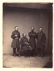 Generál William Ward a štáb