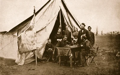 Generál James H. Wilson a přátelé, 1861-65 (sépiová fotografie)