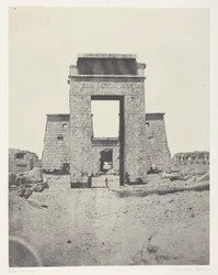 Karnak, Propylon z chrámu Khons; Thebes