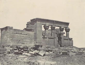 Lehký šátek na hlavu. Chrám Debod. Parembola z Antoninova itineráře, 1850.