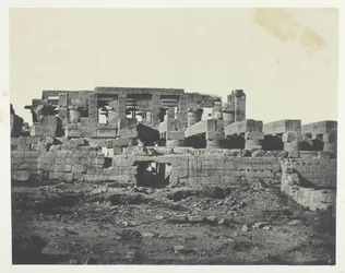 Palác Karnak, jižní vchod do Hypostyle Hall, Théby, 184951, vytištěno 1852.