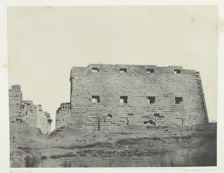 Palác Karnak, Velké pylony jihozápadu, Théby, 184951, vytištěno 1852.