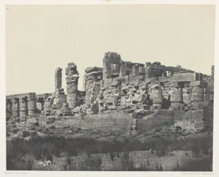 Palác v Karnaku, hypostylová síň, snímek z severovýchodního rohu; Théby, tabule 34 z alba „Egypt, Núbie, Palestina a Sýrie“ (1852)