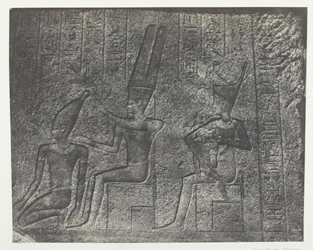 Palác Karnak, vnější sochy žulové svatyně, Théby, 184951, vytištěno 1852.