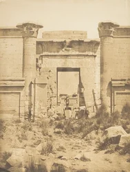Propylaea z Thutmosea, v Medinet-habou Théby, 1849-50.