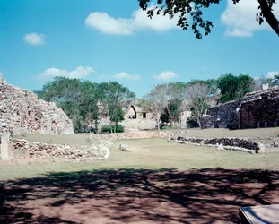 Předkolumbovská civilizace: pohled na místo starověkého mayského hlavního města Uxmal, styl Puuc. Severní Yucatán 600-900 našeho letopočtu. Mexiko
