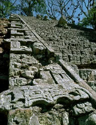 Pohled na hieroglyfické schodiště, 743 našeho letopočtu