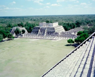 Předkolumbovská civilizace: pohled na lokalitu Chichen Itza v oblasti Yucatan. Mayská civilizace, klasické období a mayská renesance, 750-1200 našeho letopočtu. Mexiko