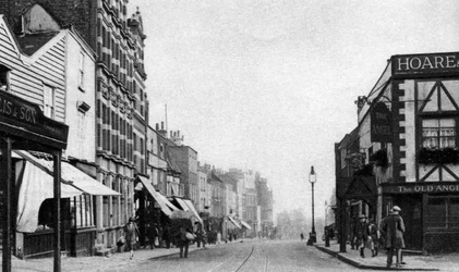 High Street, Highgate Village, Londýn, 1926-1927.