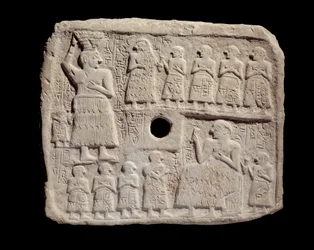 Mezopotámie: nízký vápencový reliéf Ur-Nansheho, krále Lagaše. Sumerské období. Z Tella, Paříž, Musée du Louvre - Pamětní reliéf ke stavbě náboženské budovy Ur-Nanshem, králem Lagaše