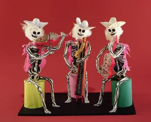 Den mrtvých: Mariachi, z Oaxaca (papier mache)