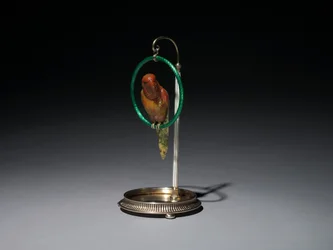 Papoušek na bidélku (Parrot), firma Peter Carl Fabergé (1846-1920)