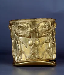 Ancient Art Oriental: Electrum pohár představující monstrum s propletenými skleníky, asi 1200 př.nl. Ze severního Íránu. Paříž, Musee du Louvre