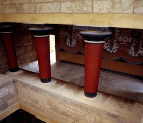 Řecké umění: velké schodiště paláce Knossos, Řecko.