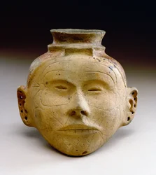 Podobizna lidské hlavy, 1300-1500 (keramika)